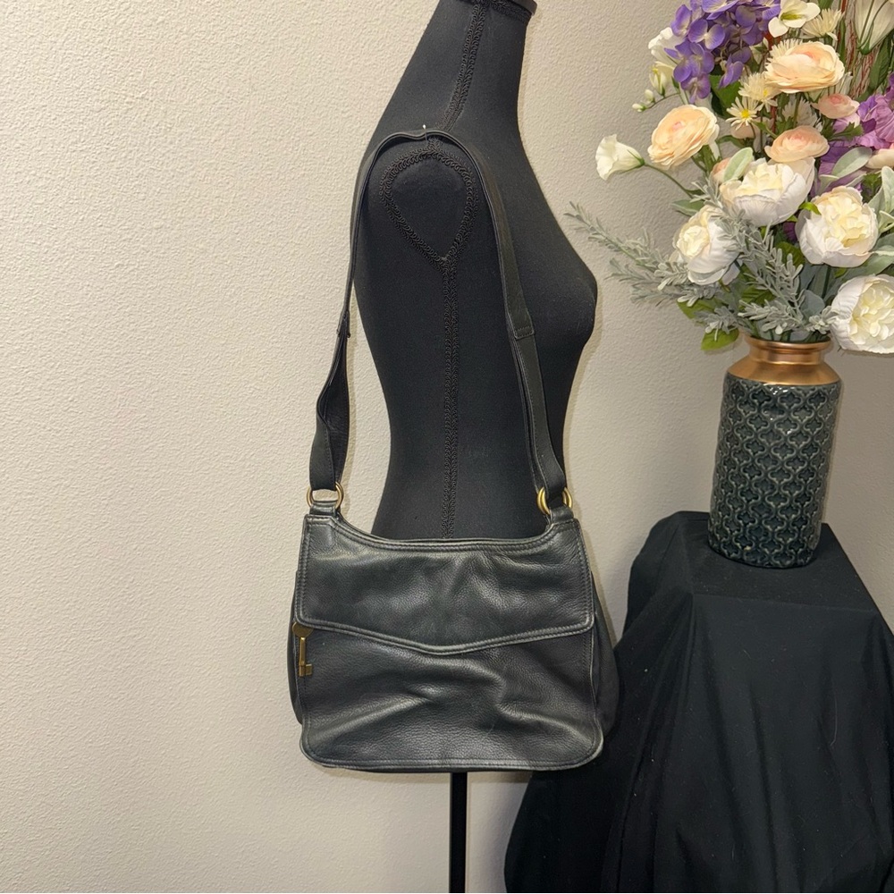 Fossil Black Pebbled Leather Shoulder Bag Key Charm Vintage Boho